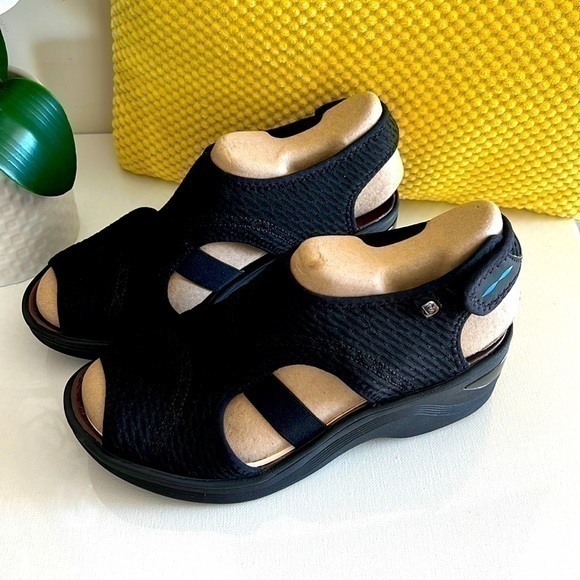 Nib Bzees Dream Washable Black Wedge Sandals (R2)/R13